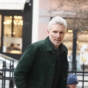 Denis Brogniart lors des obsèques de Jean-Luc Petitrenaud en l'église Saint-Pierre-du-Gros-Caillou à Paris, le 17 janvier 2025.
© Christophe Clovis/Bestimage