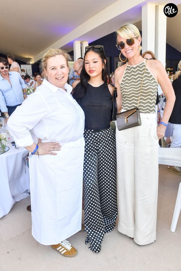 La cheffe Hélène Darroze, Laeticia Hallyday et sa fille Joy dans l'Espace VIP lors de la 9ème édition du "Longines Paris Eiffel Jumping" au Champ de Mars à Paris, France, le 25 juin 2023. © Perusseau-Veeren/Bestimage