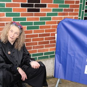 "Je dirais même qu'elle invente, elle crée, elle imagine... Elle change le texte mais elle suit le fil de l'histoire. En fin de compte, on s'y retrouve"

Corinne Masiero au photocall du film "Nous Les Femmes" lors de la 3ème édition du festival du film de Demain (30 mai - 2 juin 2024), à Vierzon, France, le 1er juin 2024. © Coadic Guirec/Bestimage