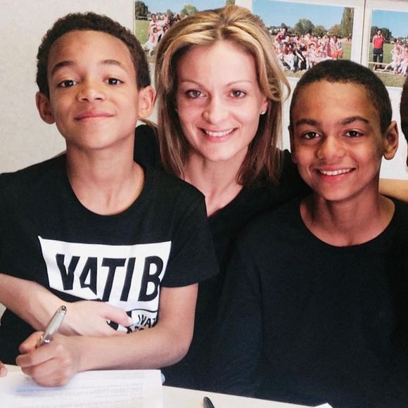 Fils de la journaliste Audrey Crespo-Mara et d'Aliou Mara, Lamine Mara poursuit actuellement ses études à l'EHL Hospitality Business School, en Suisse

Exclusif - Audrey Crespo-Mara, son mari Aliou Mara, leurs fils Sékou et Lamine à Bordeaux. Agence / Bestimage