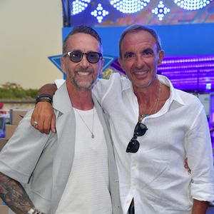 Philippe Caverivière, Nikos Aliagas - Prime d'Amazon fait sa fête foraine au Bridge Club à Paris le 25 juin 2025.  Hier soir, le Bridge Club s’est métamorphosé en fête foraine où de nombreuses personnalités se sont réunies pour célébrer Prime Day, l’événement shopping estival qui animera l’été du 8 au 11 juillet.
  © Veeren/Bestimage