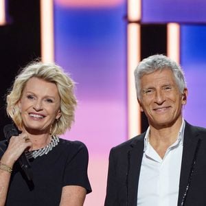 Nagui, Sophie Davant lors de la deuxième soirée de la 39ème édition du Téléthon sur France 2 aux Studios du Lendit à Saint-Denis, France, le 6 décembre 2025. Les trente heures du Téléthon 2025 s'achèvent sur un compteur de 83,5 millions d'euros. © Anne-Sophie Guebey/Bestimage