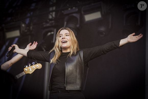 Elle s'est livrée sur sa vision de son art et de sa musique mais pas que !

La chanteuse Santa (Samanta Cotta) est en concert sur la scène du festival au Printemps de Pérouges au Château de Saint-Maurice-de-Rémens le 26 juin 2024.

© Sandrine Thesillat / Panoramic / Bestimage