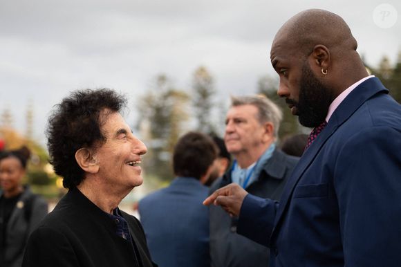 Jack Lang et le judoka, Teddy Riner - La délégation française et les personnalités accompagnant le président de la République Emmanuel Macron lors de sa visite d'Etat de trois jours au Maroc, le 28 octobre 2024. Photo : Jeanne Accorsini / Pool / Bestimage