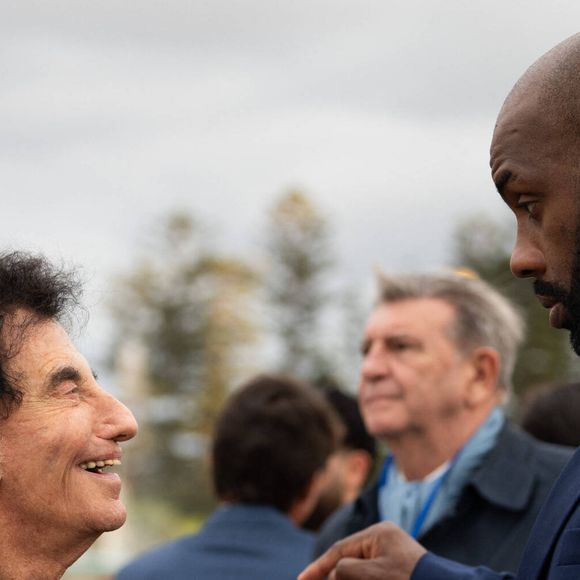 Jack Lang et le judoka, Teddy Riner - La délégation française et les personnalités accompagnant le président de la République Emmanuel Macron lors de sa visite d'Etat de trois jours au Maroc, le 28 octobre 2024. Photo : Jeanne Accorsini / Pool / Bestimage