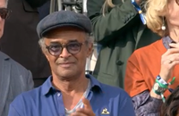 Yannick Noah et sa compagne Malika présents en tribunes lors de l'hommage à Rafael Nadal le jour du lancement du tournoi de Roland-Garros