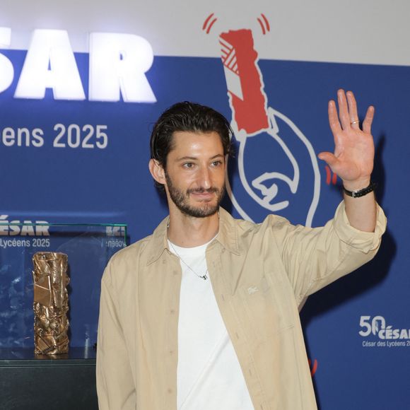Pierre Niney - Le "César des Lycéens 2025" a été remis, au sein du Grand Amphithéâtre de la Sorbonne, au film "Le Comte de Monte-Cristo" réalisé par M. Delaporte et A. de La Patellière, produit par D. Rassam et J. Seydoux, Paris le 26 mars 2025.
© Coadic Guirec/Bestimage