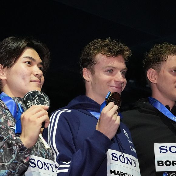 L'équipe de France sur le podium après sa médaille d'argent dans l'épreuve du 400 mètres Relais lors des 22ème Championnats du Monde de Natation à Singapour.

Zuma Press/Bestimage