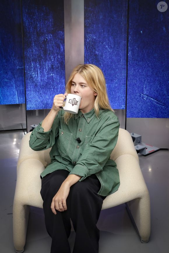 Exclusif -  Zaho de Sagazan sur le plateau de  Clique présenté par M.Achour, et diffusé sur Canal + le  20 octobre 2025, Paris, France, le 14 octobre 2025. © Jack Tribeca / Bestimage