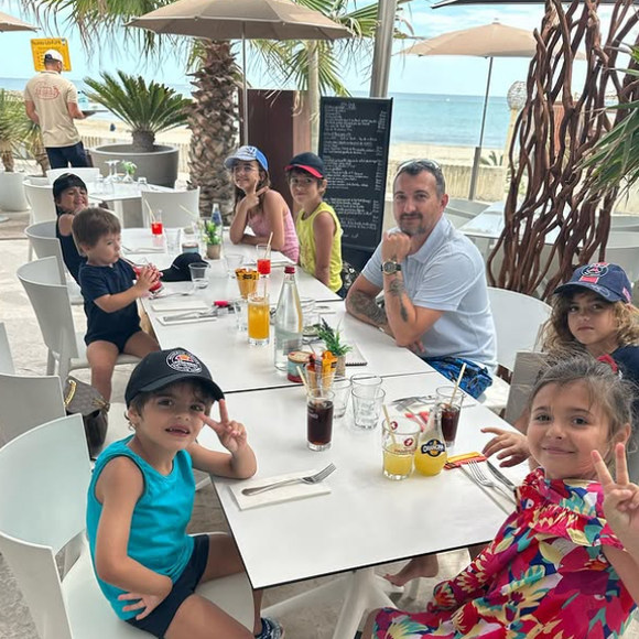 La mère de 9 neufs enfants révélée dans "Familles nombreuses, la vie en XXL" donne des nouvelles sur TikTok.

Amandine Pellissard, révélé dans "Familles nombreuses", est maman de neuf enfants avec son époux Alexandre.