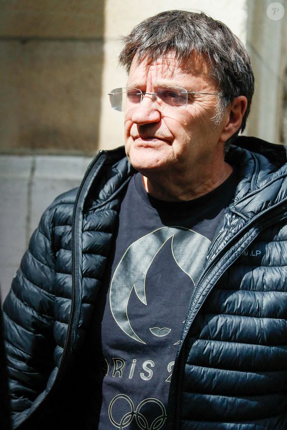 Patrick Montel à la sortie des obsèques du journaliste Daniel Bilalian en l'église Saint-Pierre de Neuilly-sur-Seine, FRance, le 22 mai 2025. © Clovis-Ouahcene/Bestimage