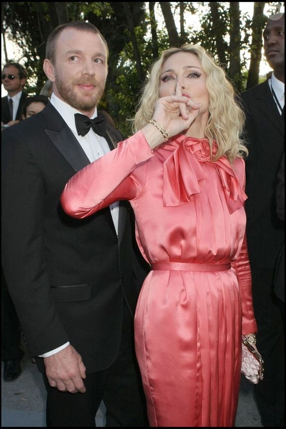 Madonna et Guy Ritchie à la soirée AMFAR au Festival de Cannes, le 22 mai 2008.

Photo : Bestimage