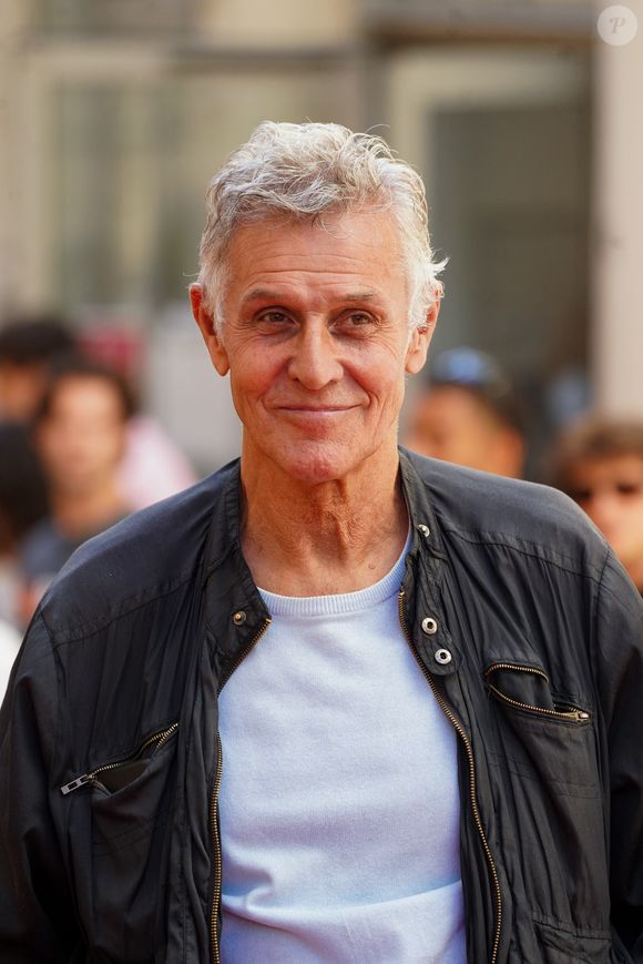 L’annonce de sa disparition a été faite par ses filles dans un communiqué transmis à l’AFP.

Pierre Deny lors de la 13ème édition du festival Les Héros de la Télé de Beausoleil, le 11 octobre 2025.
© Anne-Sophie Guebey / Bestimage