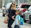 La grossesse d'Anna Kournikova semble être bien avancée. 

La joueuse de tennis Anna Kournikova a été aperçue à Miami, le ventre déjà légèrement arrondi, en compagnie de son fils Nicholas. @ Backgrid USA / Bestimage