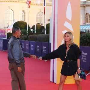 désormais en couple avec Roschdy Zem,

Roschdy Zem et sa compagne Sarah Poniatowski sur le tapis rouge lors de la première du film 'L'Invitation' pendant la 52ème édition du Festival du Cinéma Américain de Deauville, France, le 5 septembre 2026. © Denis Guignebourg/Bestimage