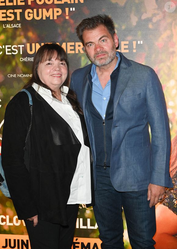 Clovis Cornillac (acteur et réalisateur) et sa mère Myriam Boyer au photocall de l'avant-première du film "C'est Magnifique !" au cinéma UGC Ciné Cité Les Halles à Paris le 31 mai 2022.

© Coadic Guirec / Bestimage