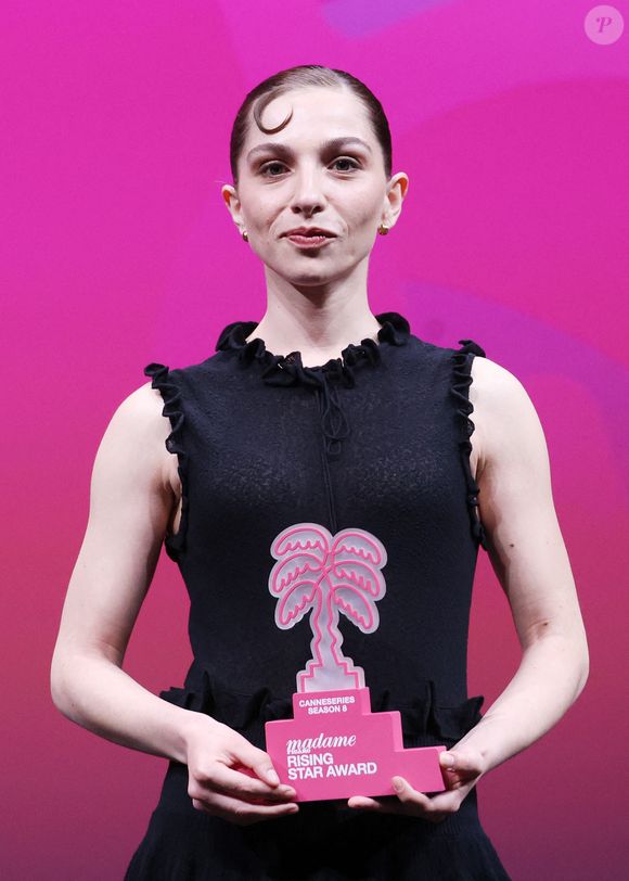 Marie Colomb (prix Madame Figaro Rising Star Award) lors de la soirée d'ouverture du festival Canneseries saison 8 au palais des festivals à Cannes le 24 avril 2025.

© Denis Guignebourg / Bestimage