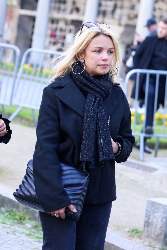 Un bonheur après le mauvais temps pour celle qui a perdu son amie Emilie Dequenne il y a peu 

Séverine Ferrer à la sortie des obsèques d'Emilie Dequenne au cimetière Père Lachaise à Paris, France, le 26 mars 2025. © Cyril Moreau/Bestimage