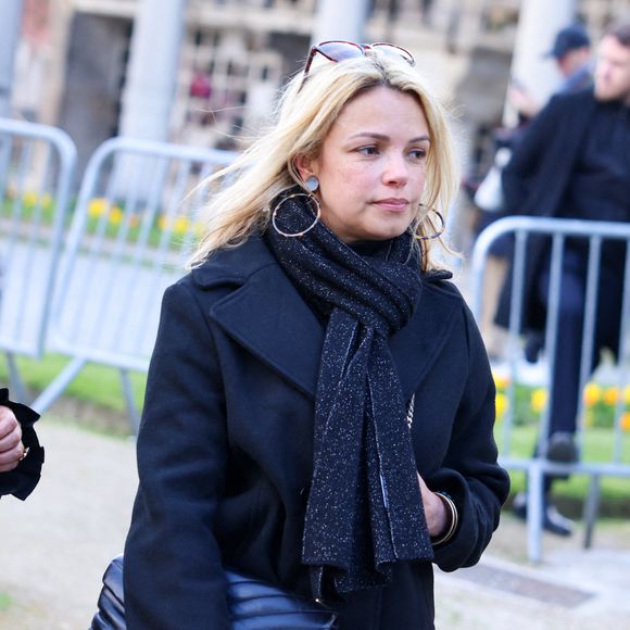 Un bonheur après le mauvais temps pour celle qui a perdu son amie Emilie Dequenne il y a peu 

Séverine Ferrer à la sortie des obsèques d'Emilie Dequenne au cimetière Père Lachaise à Paris, France, le 26 mars 2025. © Cyril Moreau/Bestimage