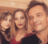 Sa fille Emma Smet est elle aussi devenue maman en 2025 d'un petit-garçon

David Hallyday entouré de ses filles Ilona et Emma (septembre 2016).