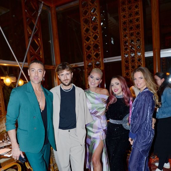 Maxime Dereymez, Robin Cosneau, Katrina Patchett, Fiona Deshayes au dîner au restaurant Dar Mima lors du concert unique de O.Harfouch et son orchestre pour la paix à l'Institut du Monde Arabe à Paris le 3 février 2024.

© Rachid Bellak / Bestimage