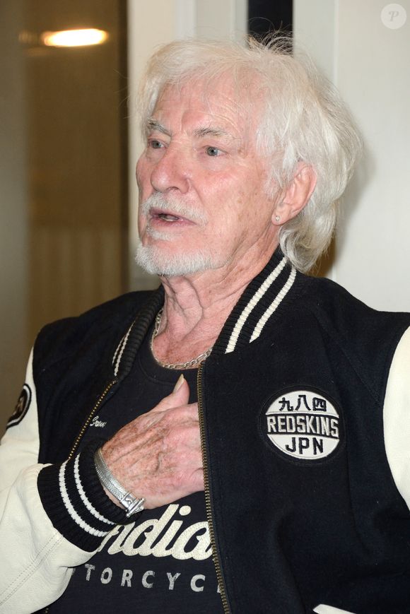 Hugues Aufray assiste à la cérémonie de remise des Insignes de Chevalier des Arts et des Lettres a Vline Buggy a la Sacem a Paris, France le 09 Avril 2018. Photo by Aurore Marechal/ABACAPRESS.COM
