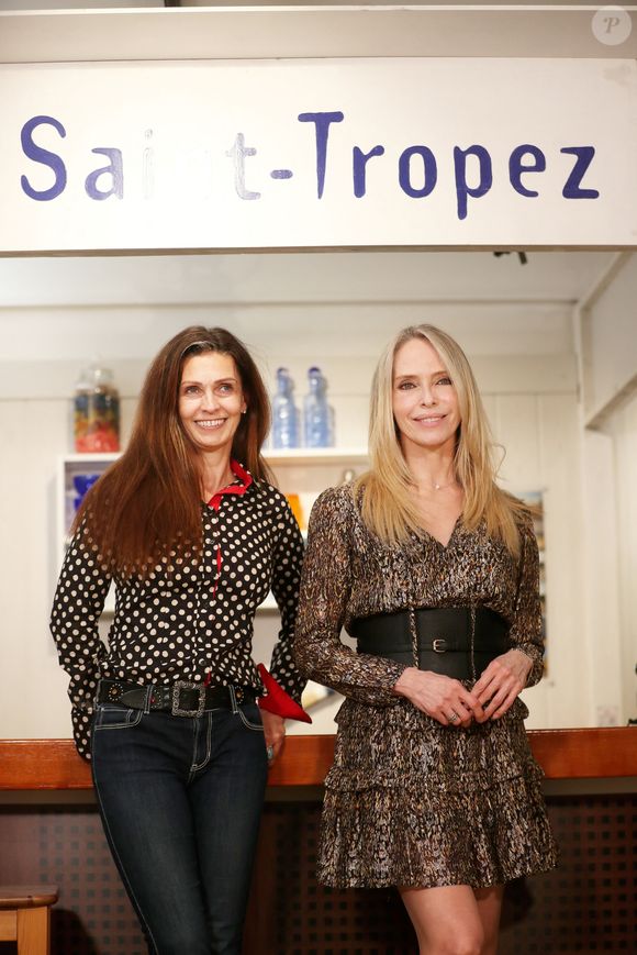 Les actrices de la série "Sous le soleil", Tonya Kinzinger et Adeline Blondieau lors de l'inauguration de l'exposition "Sous le soleil" au musée de la gendarmerie à Saint-Tropez, Côte d'Azur, France, le 1er avril 2023. © Philipe Arnassan/Nice Matin/Bestimage