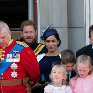 Le prince Harry, duc de Sussex, et Meghan Markle, duchesse de Sussex,James Mountbatten-Windsor, vicomte Severn, Savannah Phillips, Isla Phillips - La famille royale au balcon du palais de Buckingham lors de la parade Trooping the Colour 2019, célébrant le 93ème anniversaire de la reine Elisabeth II, Londres, le 8 juin 2019. Agence / Bestimage