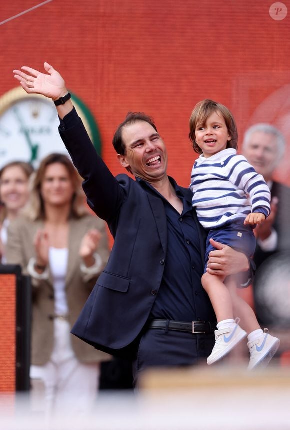 Rafael Nadal et son fils Rafael Junior - Hommage à Rafael Nadal lors des internationaux de France de tennis à Rolnd Garros le 25 mai 2025.

© Dominique Jacovides / Cyril Moreau / Bestimage