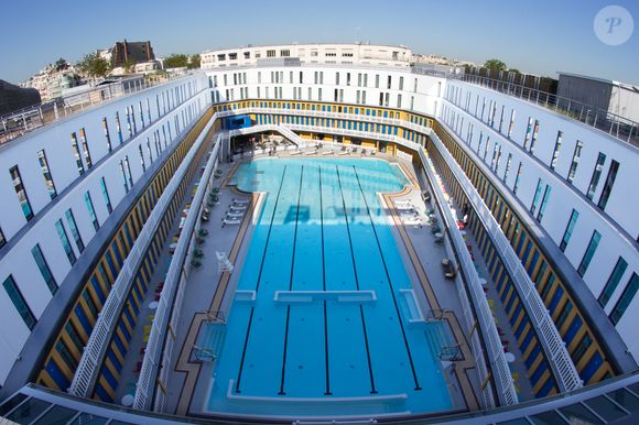 Pendant son aventure, Ian Zeiring était logé à l'hôtel Molitor.

Atmosphère à la Piscine Molitor le premier jour de la réouverture à Paris, France, le 19 mai 2014. Photo par Romain Boe/ABACAPRESS.COM