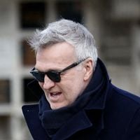 Isabelle Mergault : A la Coupole du Père-Lachaise, Laurent Ruquier, la voix vacillante, partage des anecdotes sur son amie