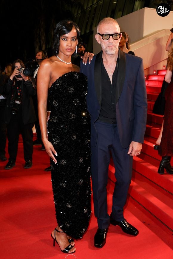 Vincent Cassel et sa compagne Narah Baptista - Montée des marches du film « Parthenope » lors du 77e Festival international du film de Cannes, au Palais des Festivals à Cannes. Le 21 mai 2024
© Jacovides-Moreau / Bestimage