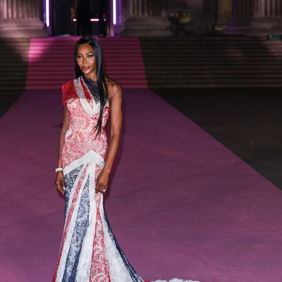 Naomi Campbell sur le tapis rose du photocall du bal du British Museum 2025 à Londres, Royaume Uni, le 18 octobre 2025. © GoffPhotos/Bestimage