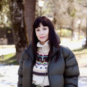 A 60 ans, Mathilda May est une femme épanouie qui ne compte pas mettre un frein à sa carrière. Pour preuve, elle met en scène la pièce Cut ! Des histoires, des vies..., qu'elle a écrite. 

Mathilda May, présidente du jury Fiction lors de la 25ème édition du Festival TV de Luchon, France © Patrick Bernard/Bestimage