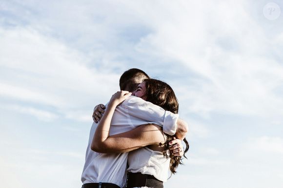 Le langage corporel et le ton de la voix influencent fortement notre ressenti.

Photo prise par Priscilla Du Preez / Unsplash