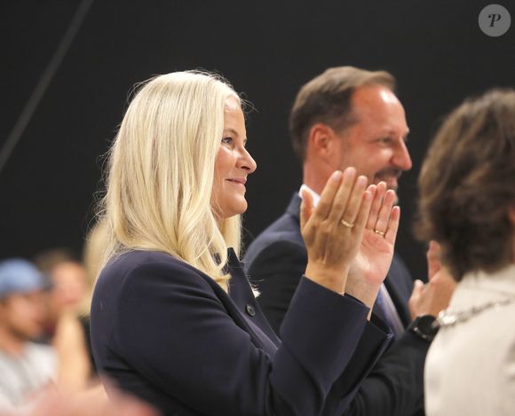 Mette-Marit va prendre du temps pour se reposer. 

Le prince Haakon et la princesse Mette-Marit lors du 90ème anniversaire du festival Filmparken. © Action Press / Bestimage