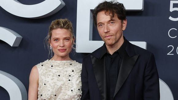 Pas de César pour Mélanie Thierry : l'actrice peut compter sur Raphaël, le père de ses trois enfants, qui sort du silence et lui adresse un message
