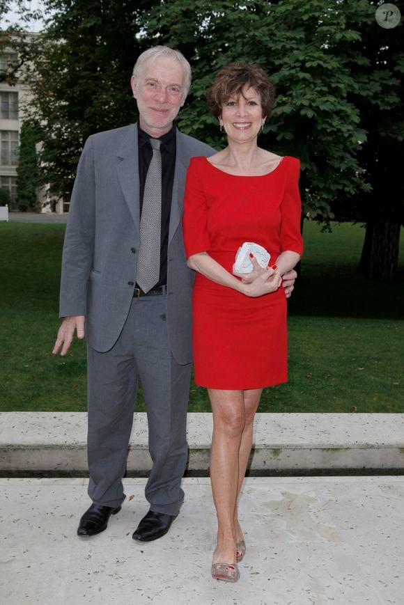 "Seul avec toi quand tu as cessé de respirer"

En France, à Versailles, Catherine Laborde et Thomas Stern.
© Christophe Aubert via Bestimage