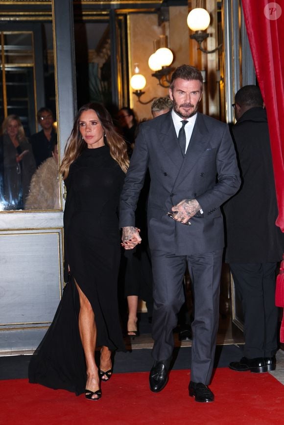 Paris, FRANCE David et Victoria Beckham sortent de leur hôtel à Paris, accompagnés de leurs fils Romeo et Cruz et de leurs amies Kim et Jackie. La famille s'est montrée élégante lors d'un dîner nocturne.



Sur la photo : David Beckham, Victoria Beckham