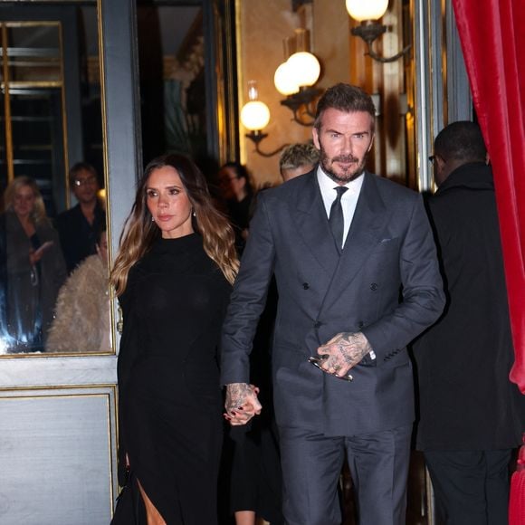 Paris, FRANCE David et Victoria Beckham sortent de leur hôtel à Paris, accompagnés de leurs fils Romeo et Cruz et de leurs amies Kim et Jackie. La famille s'est montrée élégante lors d'un dîner nocturne.



Sur la photo : David Beckham, Victoria Beckham