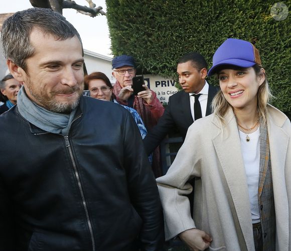 Exclusif - Guillaume Canet et sa compagne Marion Cotillard lors de l'avant-première nationale du film "Nous finirons ensemble" (suite des "Petits Mouchoirs") au cinéma le Rex d'Andernos-les-Bains, bassin d'Arcachon, France, le 17 avril 2019. © Patrick Bernard/Bestimage