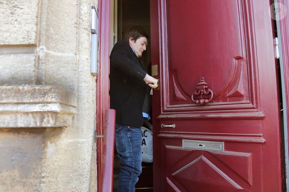Il se consacrerait désormais à l'écriture d'une pièce de théâtre et de son autobiographie.

Pierre Palmade est sorti de la prison de Bordeaux, il purgera sa peine sous bracelet électronique à son domicile. Le 16 avril 2025
Agence / Bestimage