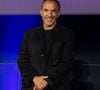 Comme de nombreuses adolescentes, elle ne veut pas que son père l'accompagne devnat son établissement scolaire.

Nikos Aliagas assiste au « Multi Screen Grand Prix 2026 » à l'hôtel Pullman Paris Montparnasse, le 13 avril 2026 à Paris, en France. Photo de Nasser Berzane/ABACAPRESS.COM