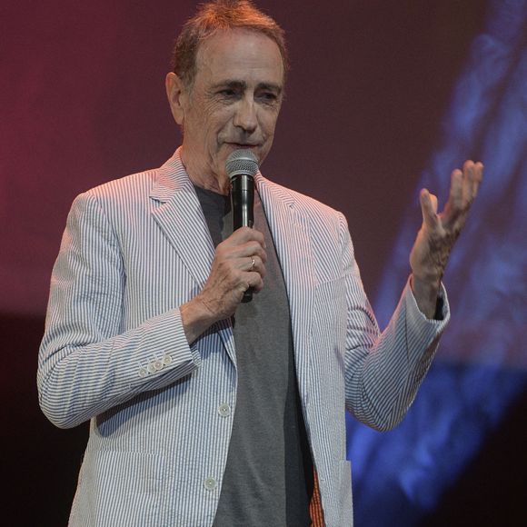 Au début de sa carrière, Alain Chamfort avait été repéré par Claude François

Exclusif - Alain Chamfort - Soirée du 20ème anniversaire de la chaîne Mélody TV à l'Olympia de Paris le 8 juin 2022. © Coadic Guirec - Giancarlo Gorassini/Bestimage