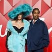 Rihanna surprend dans une tenue en fourrure bleue et un chapeau XXL lors des British Fashion Awards 2024