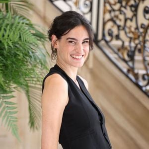 Dans une interview accordée à "The Merode", publiée ce samedi 28 août 2026, la jeune femme en dit plus sur son dernier livre "Solution de continuité". 

Nine d'Urso au photocall du défilé de mode DIOR Collection Haute Couture Automne/Hiver 2026-2027 lors de la Fashion Week de Paris (PFW) au musée Rodin, à Paris, France, le 6 juillet 2026. © Denis Guignebourg/Bestimage