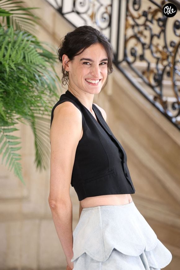 Dans une interview accordée à "The Merode", publiée ce samedi 28 août 2026, la jeune femme en dit plus sur son dernier livre "Solution de continuité". 

Nine d'Urso au photocall du défilé de mode DIOR Collection Haute Couture Automne/Hiver 2026-2027 lors de la Fashion Week de Paris (PFW) au musée Rodin, à Paris, France, le 6 juillet 2026. © Denis Guignebourg/Bestimage