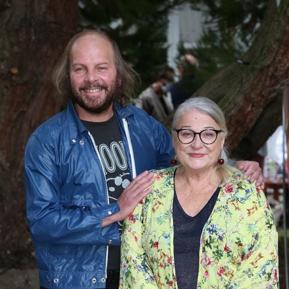 Philippe Katerine et Josiane Balasko vus au photocall de La Piece Rapportee dans le cadre du 13ème Festival du Film d'Angoulême à Angoulême, France, le 29 août 2020. Photo Jerome Domine/ABACAPRESS.COM