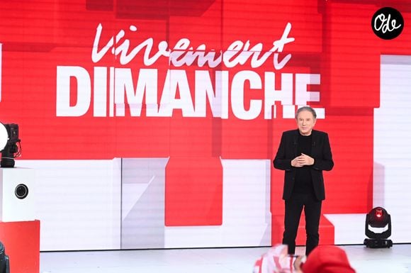 Michel Drucker lors de l'enregistrement de l'émission "Vivement dimanche" au studio Rive Gauche, présentée par M. Drucker avec une diffusion sur France 3 le 1er février 2026.

© Guillaume Gaffiot/Bestimage