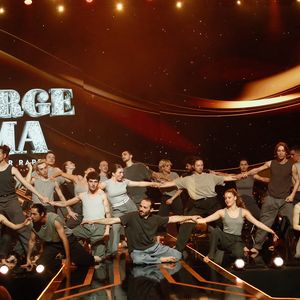 Exclusif - Danseurs du théâtre du corps Pietragalla - Derouault lors de l'enregistrement de l'émission "Serge Lama, le dernier rappel" présentée par F. Bollaert, diffusée le vendredi 21 novembre 2025 sur France 3 à 21h10, au théâtre Marigny à Paris, France, le 29 avril 2025. © Clovis-Moreau/Bestimage